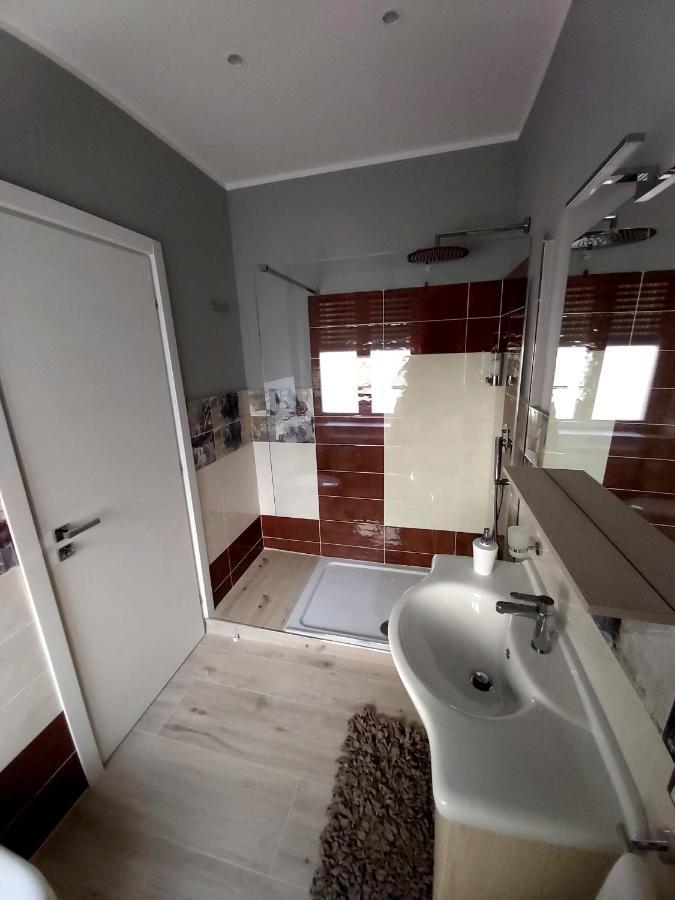Le Stanze Di Dalia Bed & Breakfast Crotone Ngoại thất bức ảnh